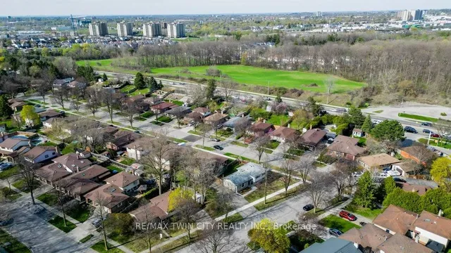 Additional image 45 of 111 Martinglen Cres