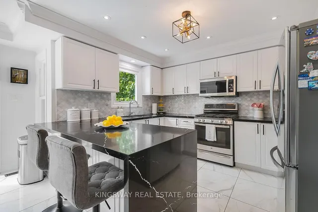 Additional image 12 of 4172 Vermont Cres