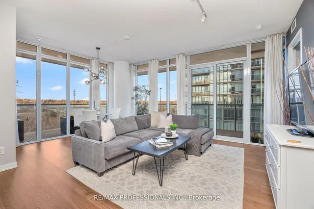 Additional image 9 of 88 Park Lawn Rd Unit 911