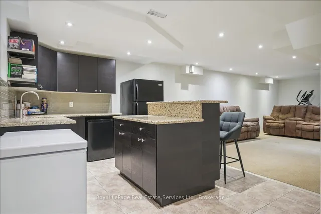 Additional image 32 of 4737 Deforest Cres