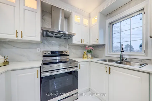 Additional image 16 of 27 Mountain Lion Tr