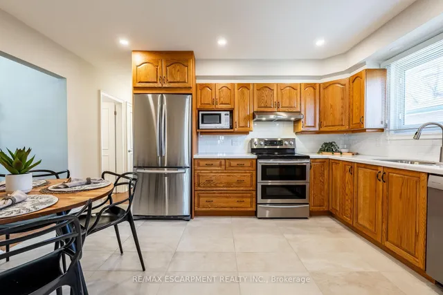 Additional image 11 of 648 THORNWOOD Ave