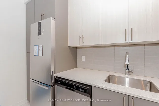 Additional image 29 of 415 Main St Unit 105