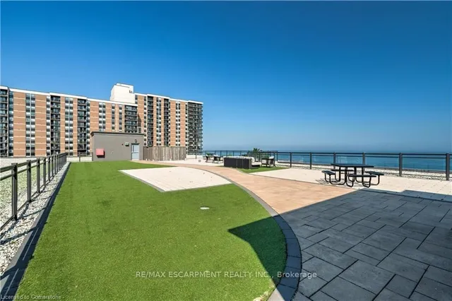 Additional image 20 of 35 SOUTHSHORE Cres Unit 404