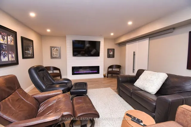 Additional image 34 of 47 Surrey Dr