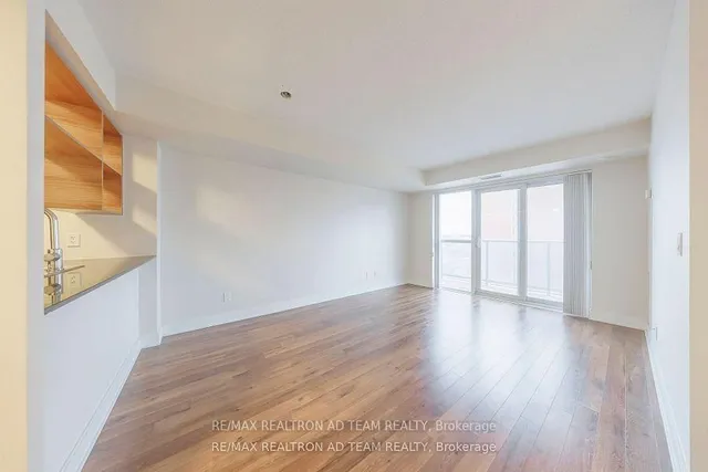 125 Village Green Sq Unit 706