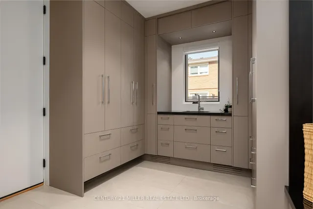 Additional image 24 of 2488 Lakeshore Rd