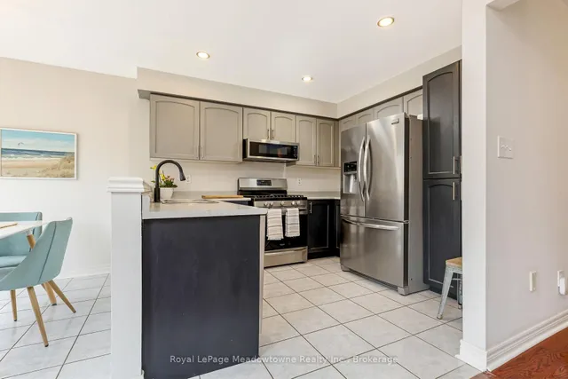 Additional image 10 of 13 Robarts Dr