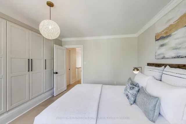 Additional image 20 of 351 Roehampton Ave