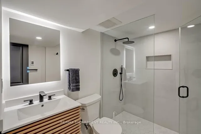 Additional image 38 of 564 Maplehill Dr