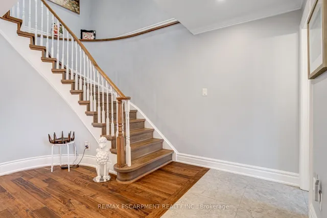 Additional image 30 of 7 Magenta Crt