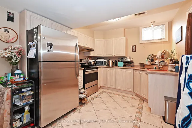 Additional image 23 of 555 Royal York Rd