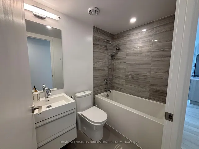 Additional image 19 of 39 Roehampton Ave Unit 609