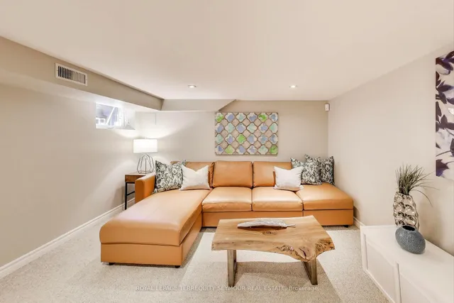 Additional image 26 of 351 Roehampton Ave