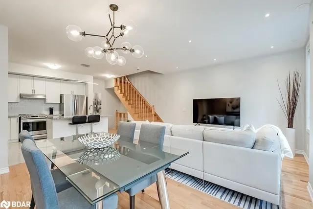 Additional image 12 of 3048 Silvertip Common Common