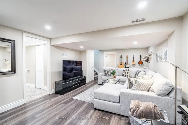 Additional image 40 of 2399 MALCOLM Cres