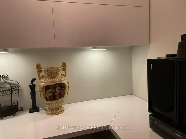 Additional image 20 of 5220 Dundas St Unit D319