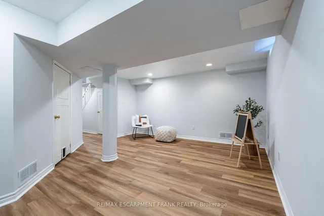 Additional image 42 of 83 Foxborough Dr