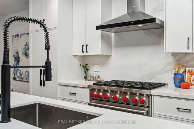 Additional image 12 of 300 Avenue Rd Unit 4