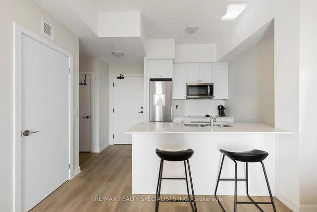 Additional image 10 of 600 North Service Rd Unit 619