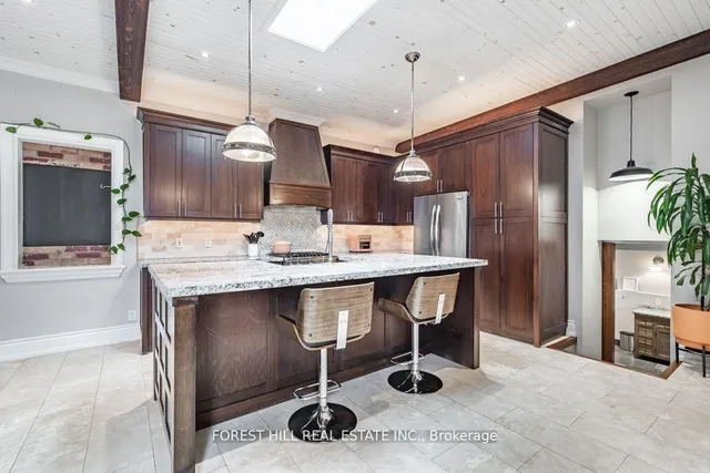 Additional image 36 of 84 Earlscourt Ave