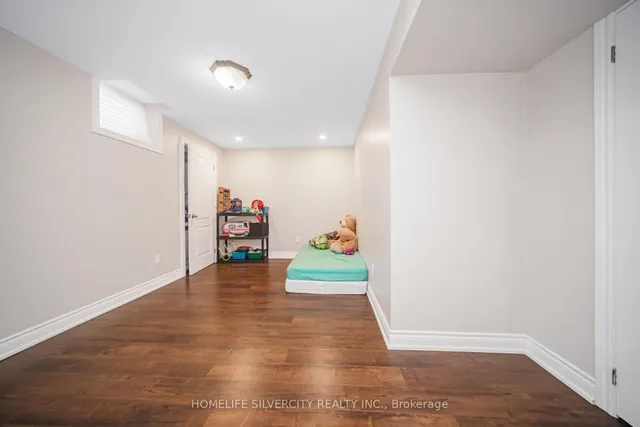 Additional image 14 of 3192 Sorrento Cres