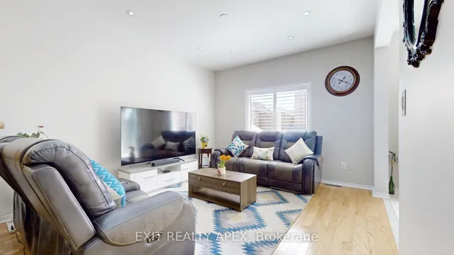 Additional image 7 of 77 Commodore Dr