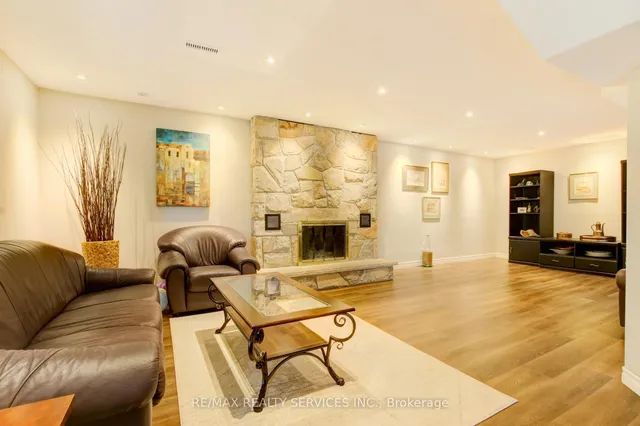 Additional image 24 of 25 Brookbank Crt