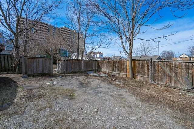 Additional image 38 of 15 Huron St