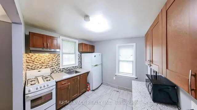 Additional image 13 of 114 Royal Ave