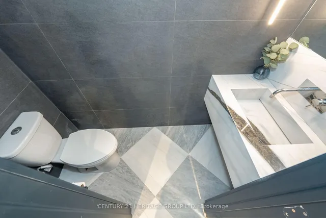 Additional image 11 of 48 DENVALE Rd