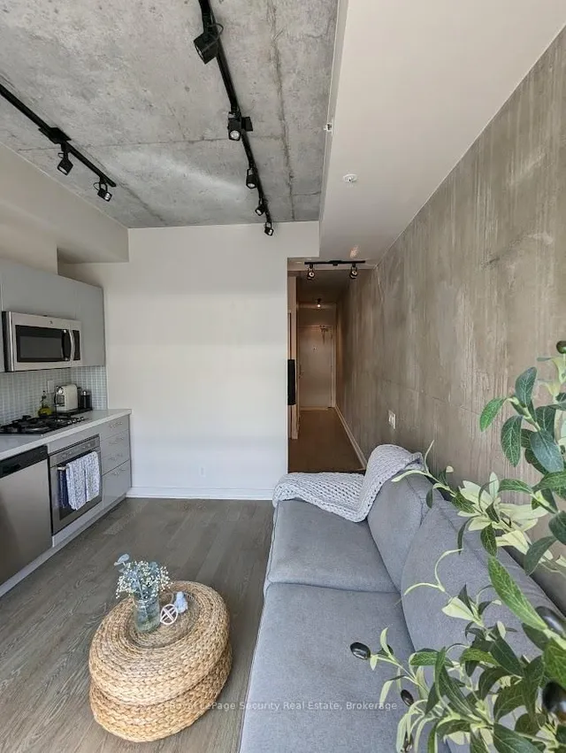 Additional image 9 of 39 Brant St Unit 816