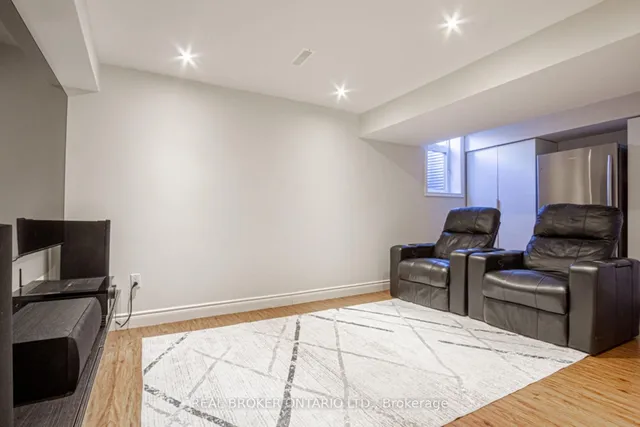 Additional image 27 of 1522 Lancaster Dr Unit 18