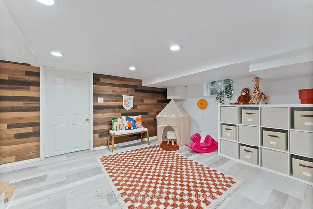 Additional image 32 of 2043 Gerrard St