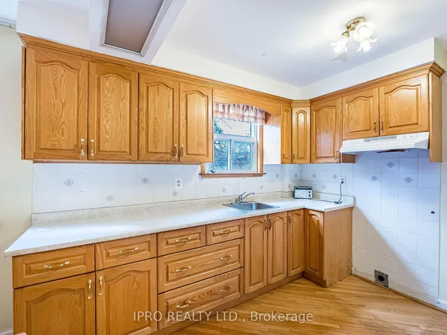 Additional image 21 of 43 Heman St