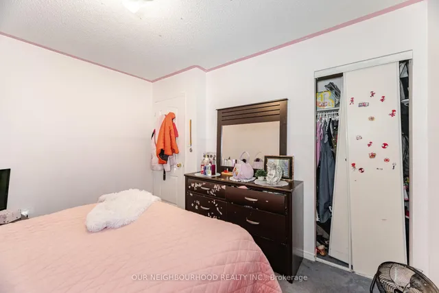 Additional image 27 of 71 Giraffe Ave