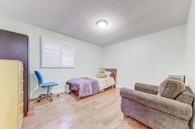 Additional image 21 of 17 Plumrose Blvd