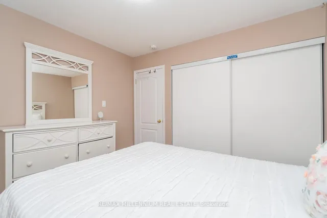 Additional image 40 of 62 Dunvegan Cres