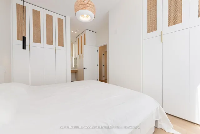 Additional image 16 of 33 Lanark Ave