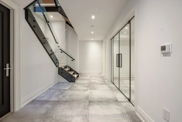 Additional image 33 of 44 Alexandra Blvd