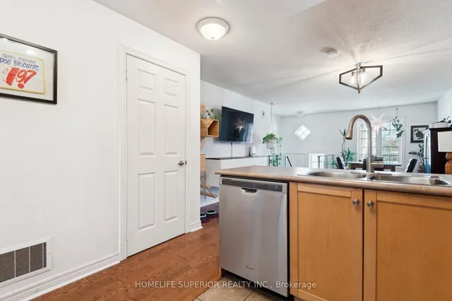 Additional image 23 of 122 Strachan Ave Unit 1