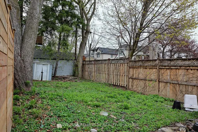 Additional image 48 of 1820 Dundas St