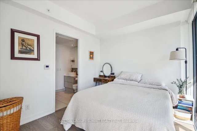 Additional image 39 of 161 Roehampton Ave Unit 1010