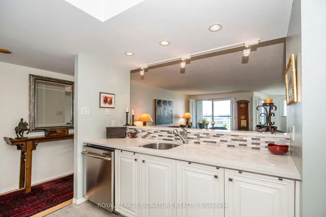 Additional image 6 of 99 Harbour Sq Unit 1812