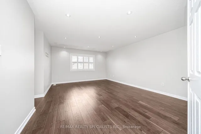 Additional image 32 of 102 Chalkfarm Cres