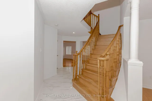 Additional image 17 of 72 Dunvegan Cres