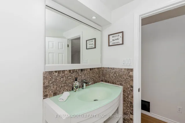 Additional image 30 of 37 Brookdale Cres