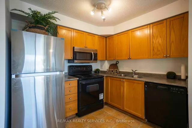 Additional image 4 of 684 Warden Ave Unit 301