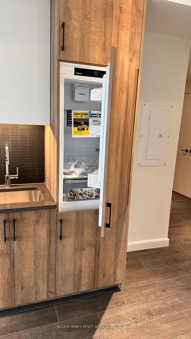 Additional image 6 of 741 King St Unit 603