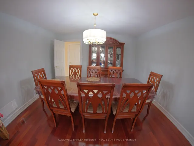 Additional image 32 of 2814 Guilford Cres